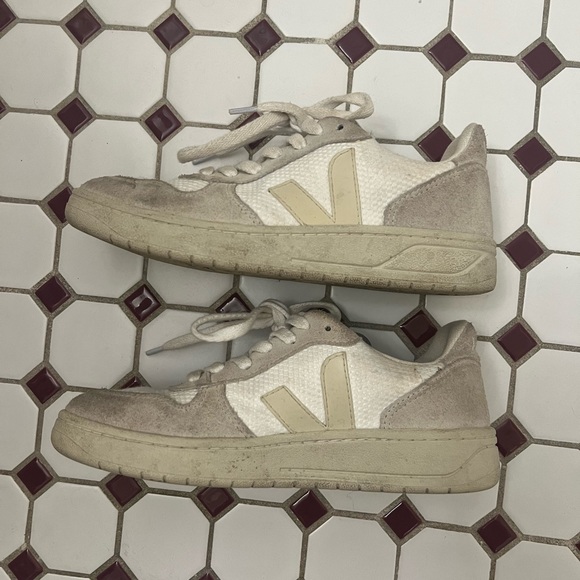 Veja V10 sneaker - Picture 4 of 7